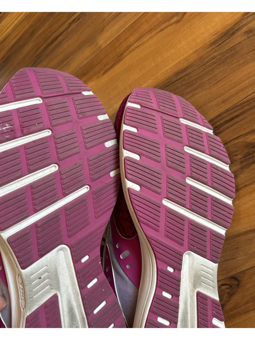 Brooks women, fuchsia, pink, running shoes sneakers range 2 size 9 - Picture 11 of 11